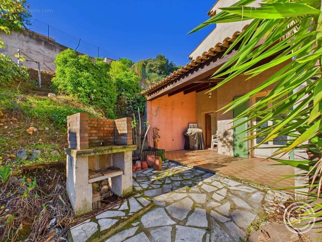 VILLA 5 pièces 134m² + Terrain 3.174m² - Moyenne Corniche des Pugets - SAINT LAURENT DU VAR - photo 4