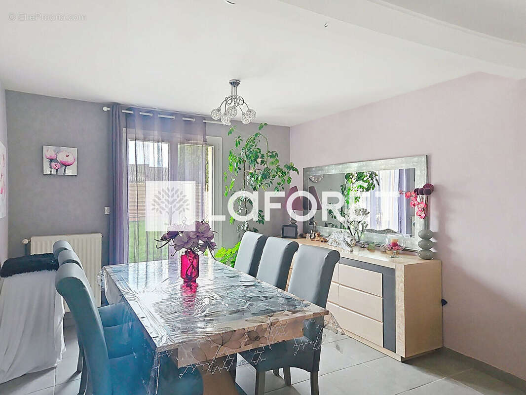 Maison à MOISSY-CRAMAYEL