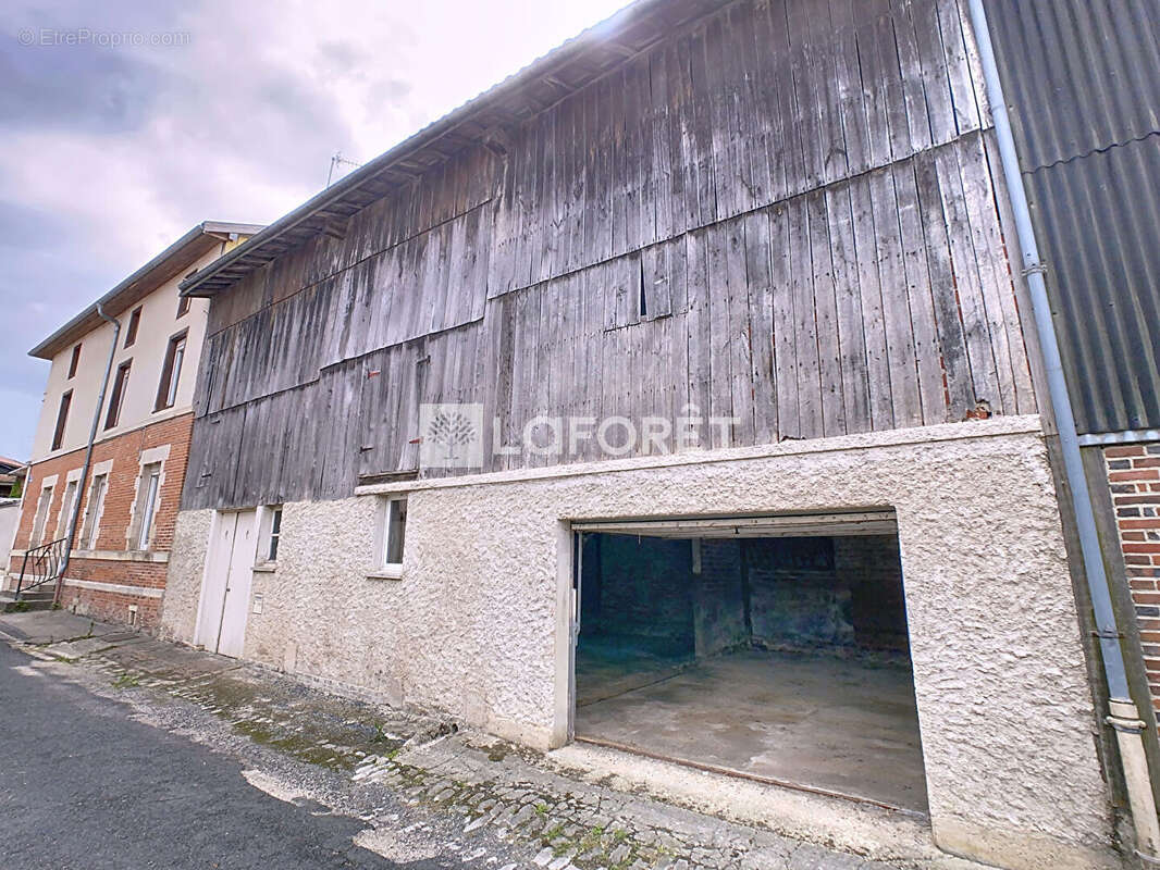 Maison à LA NEUVILLE-AU-PONT