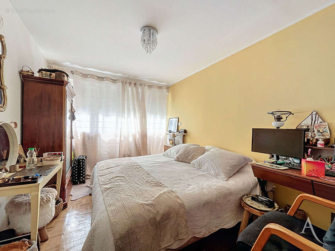 Appartement à PARIS-20E