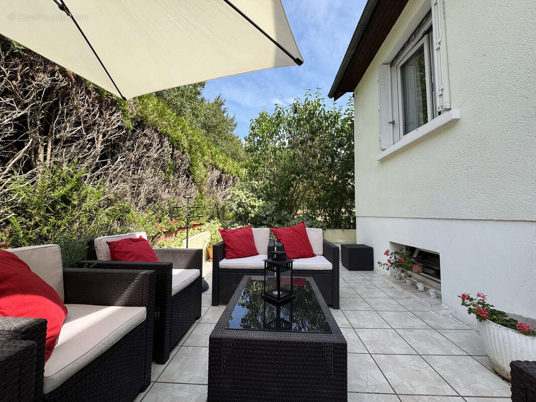 FOSSES maison individuelle élevée sur sous sol total et 509 m2 de terrain - photo 2