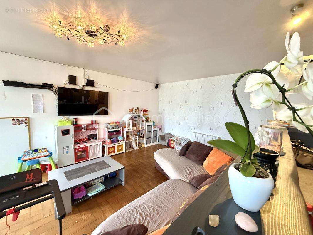 Rouen 76100 quartier MATMUT - appartement T4 - 3 chambres, 3 balcons, un box de stationnement, cave - photo 4