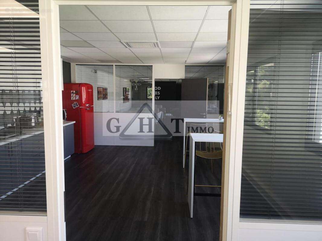 Commerce à NEUILLY-PLAISANCE