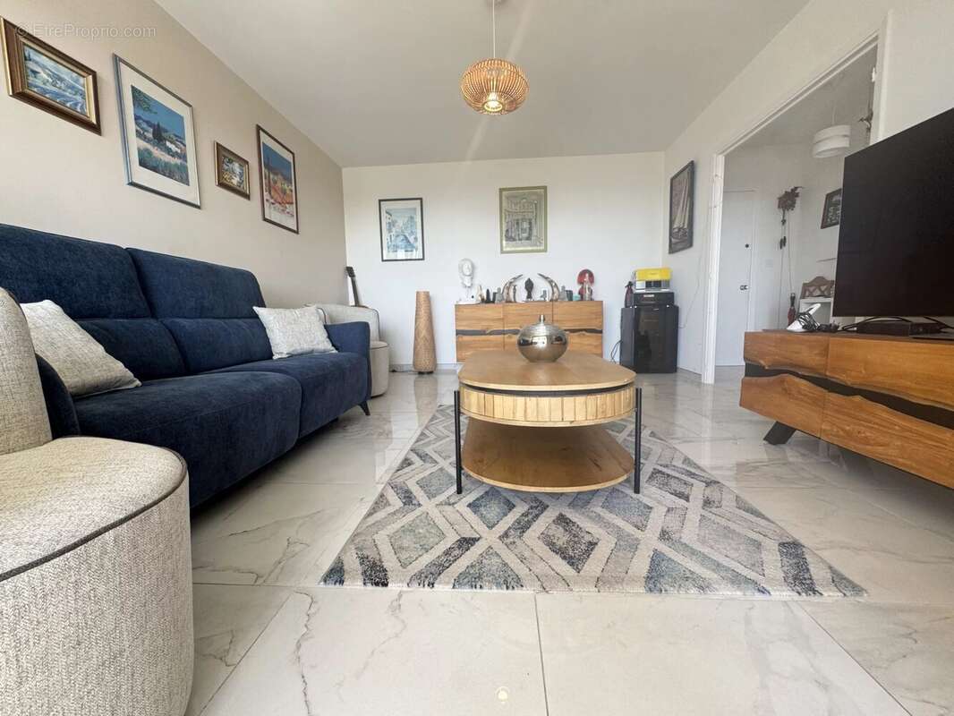 Appartement à VALLAURIS