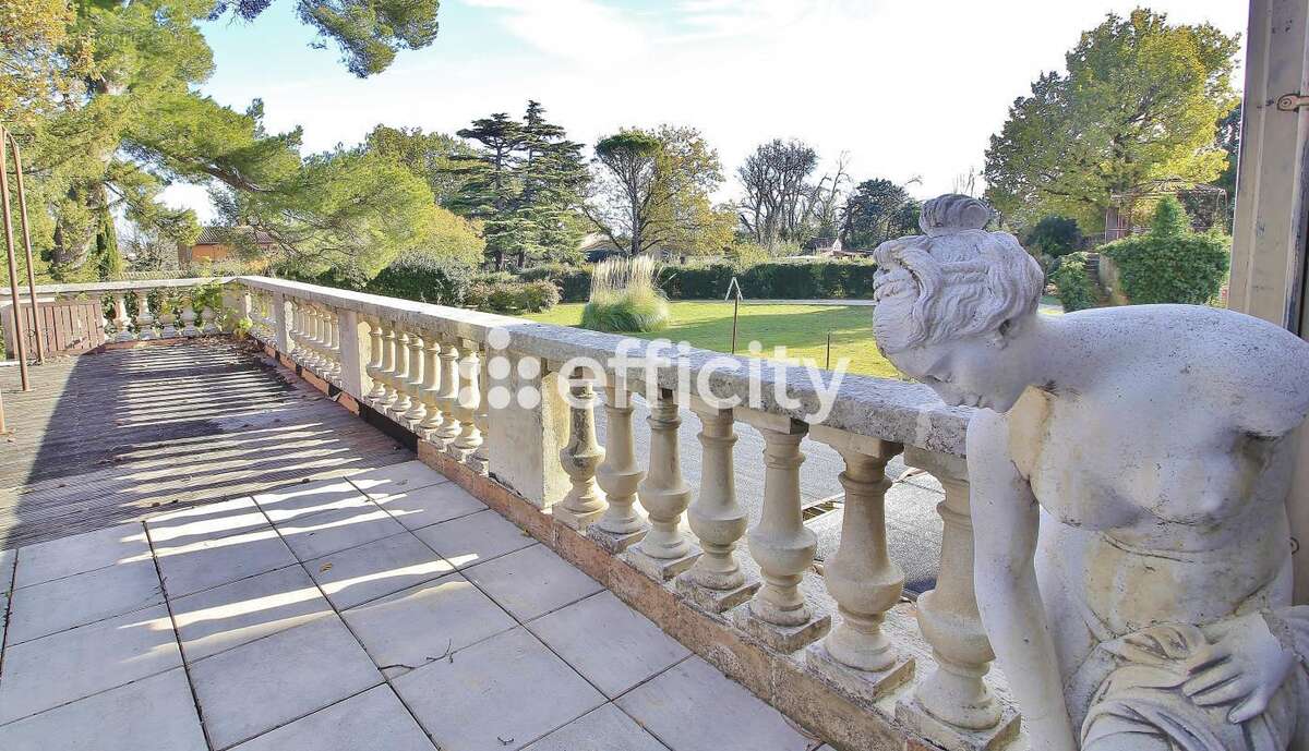 Maison à ENTRAIGUES-SUR-LA-SORGUE