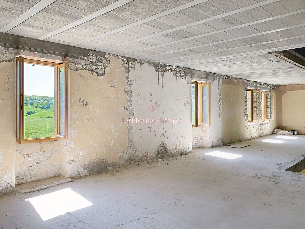 Maison 240 m² à Anthe  - photo 8