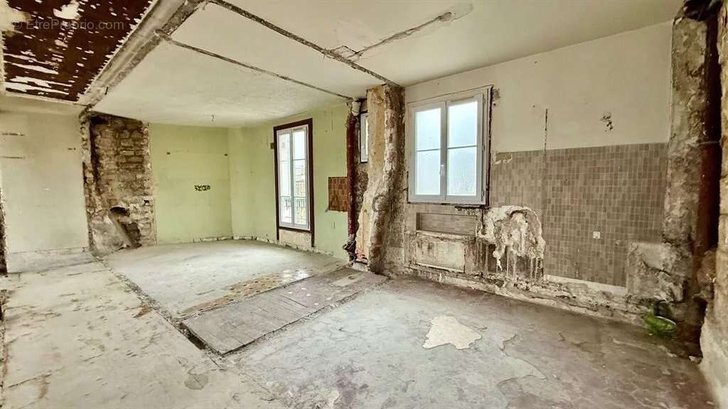 Appartement à COURBEVOIE