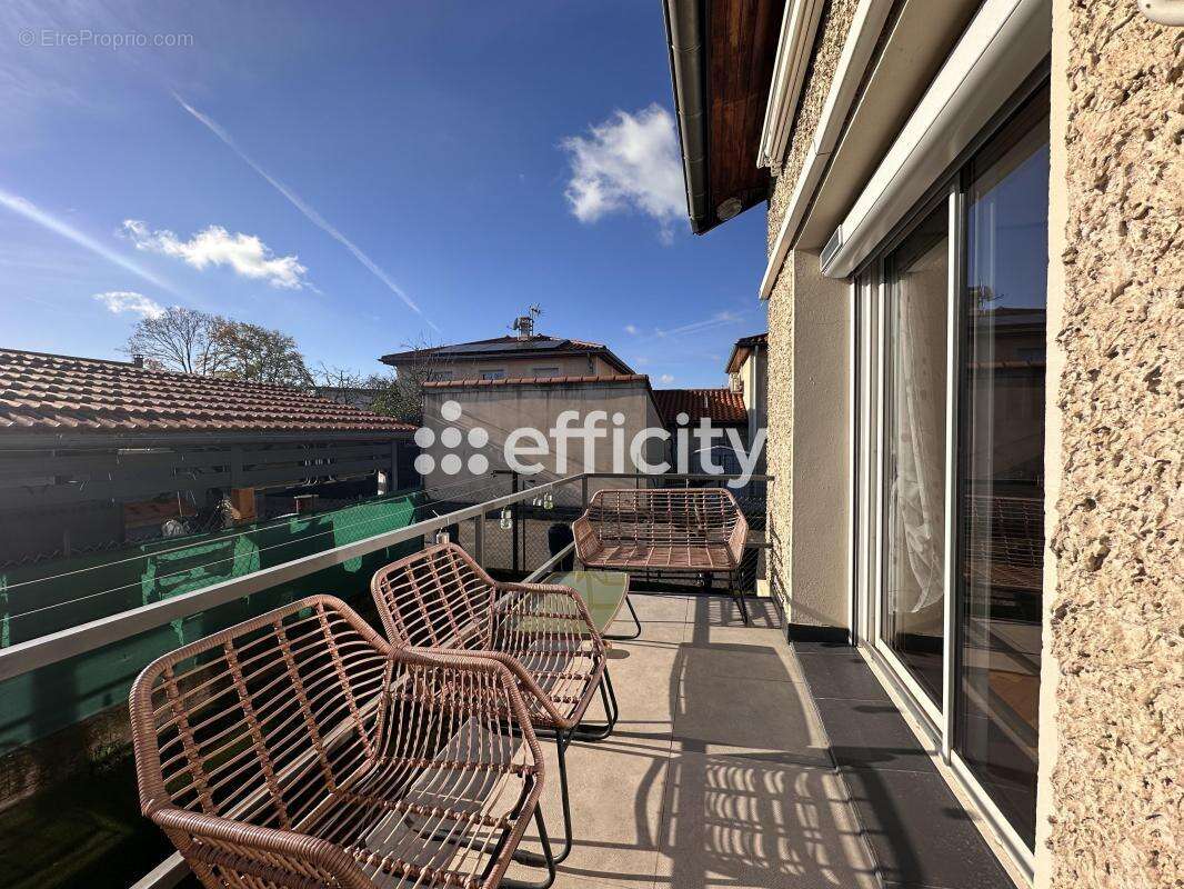 Maison à DECINES-CHARPIEU