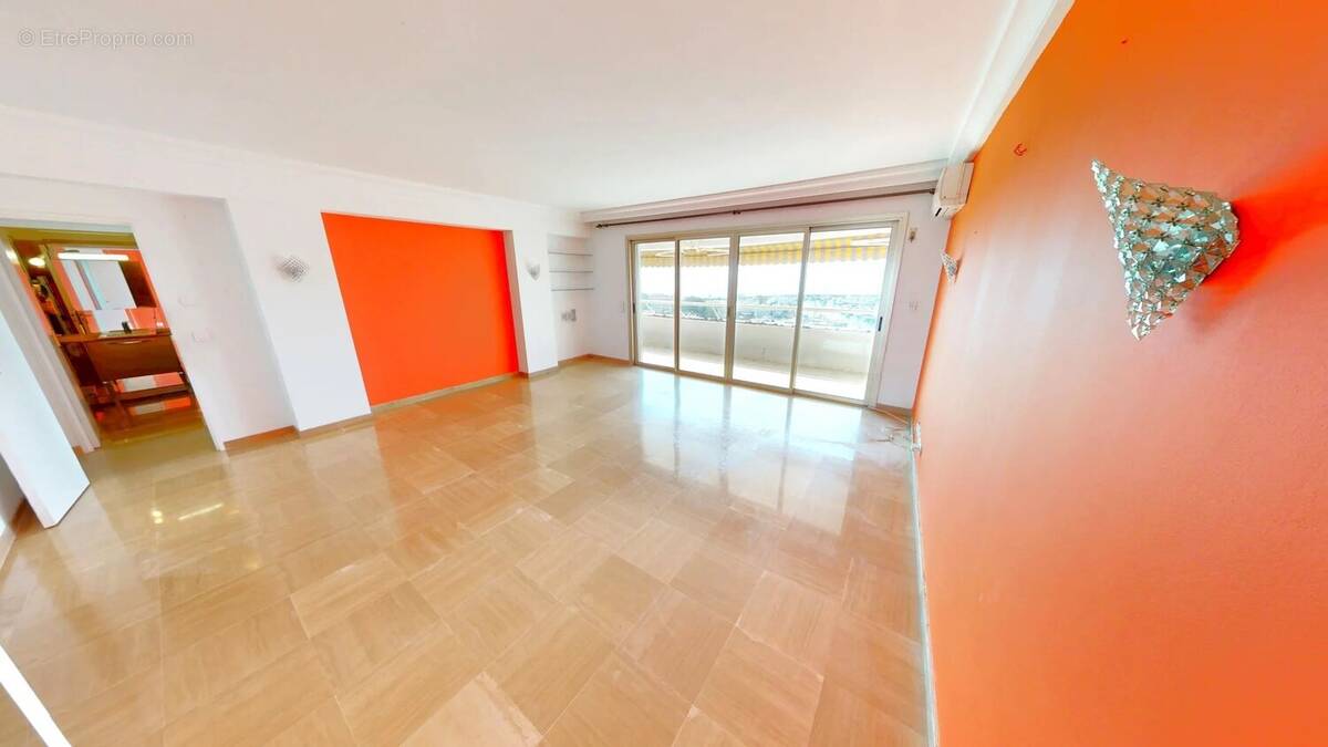 Appartement à VILLENEUVE-LOUBET