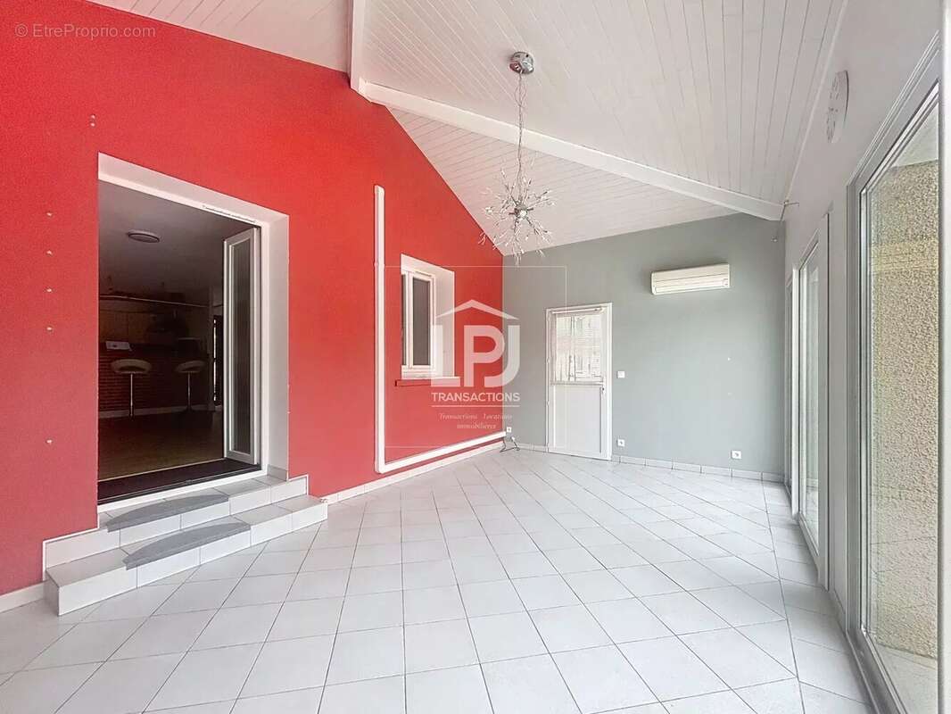 Maison à LA SALVETAT-SAINT-GILLES