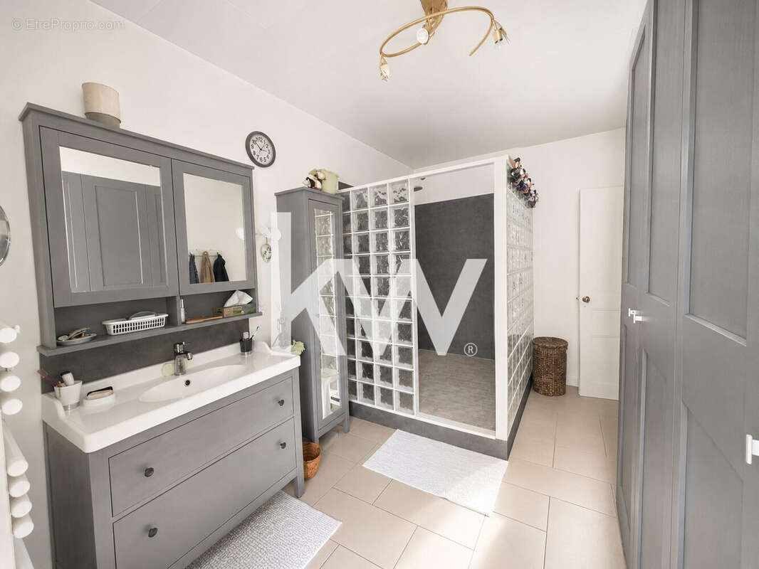 Maison 129 m² à Saint-Romain-Le-Puy  - photo 7