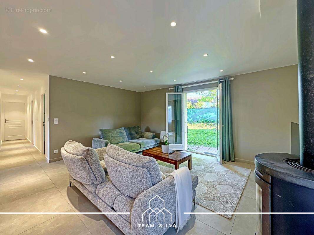 Maison à SAINT-GENIS-LAVAL