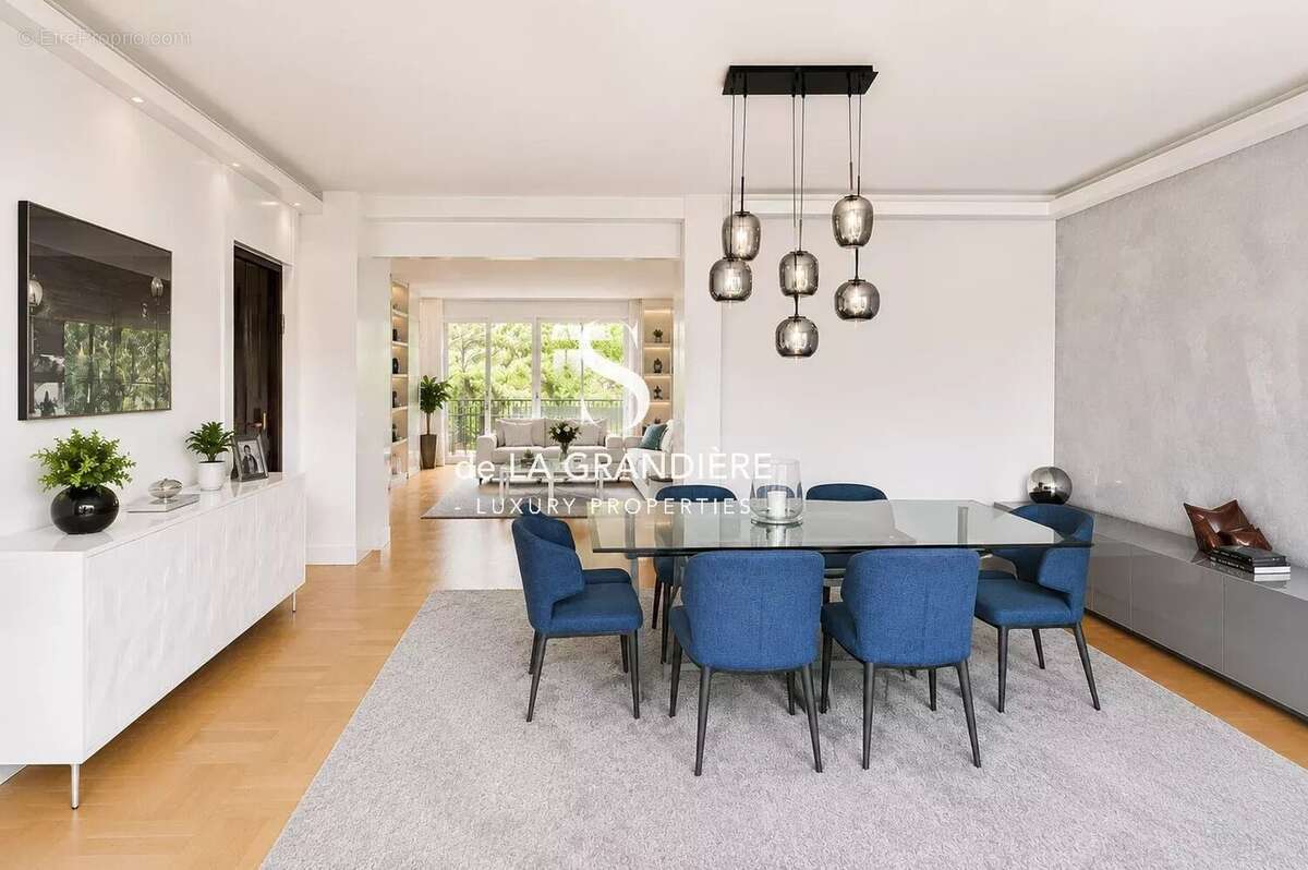 Appartement à NEUILLY-SUR-SEINE