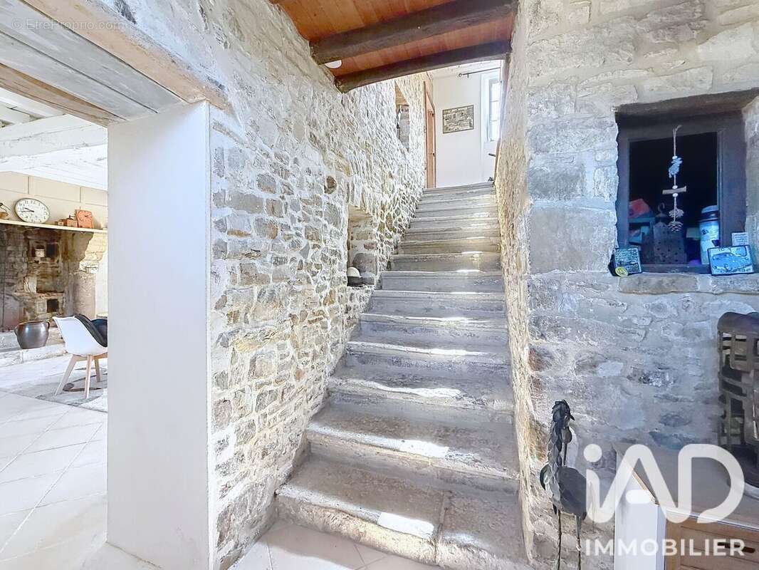 Maison 290 m² à Lithaire  - photo 4