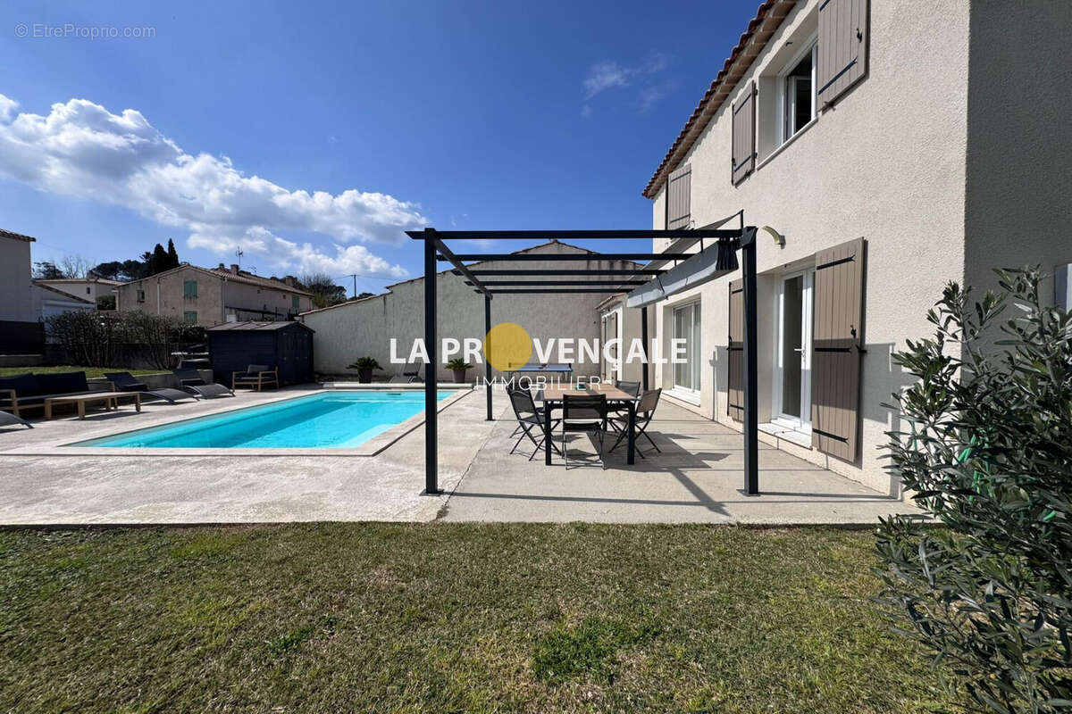 Maison à GREASQUE