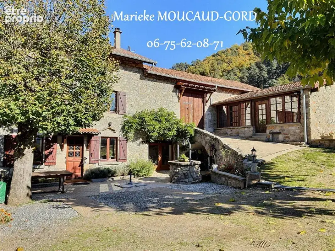 Maison à BEAUZAC