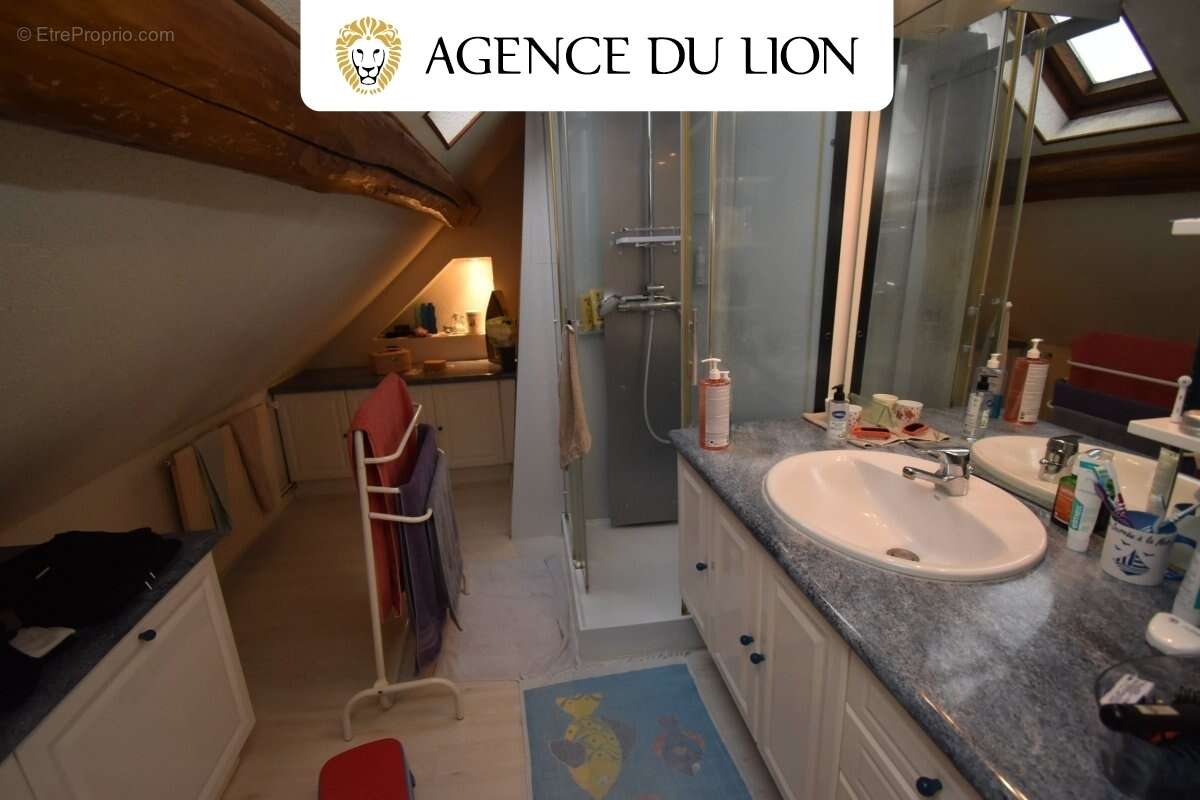 Maison à CHERISY