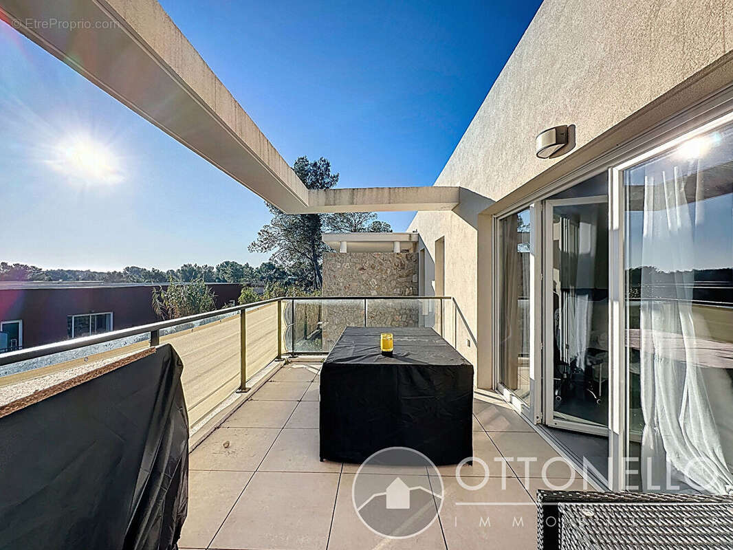 Appartement à ROQUEBRUNE-SUR-ARGENS