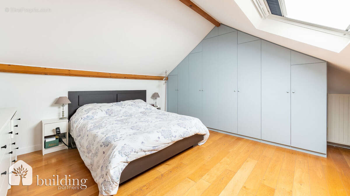 Courbevoie Marceau - Maison familiale 6 pièces de 164 m² sur une parcelle de 140 m² - photo 12