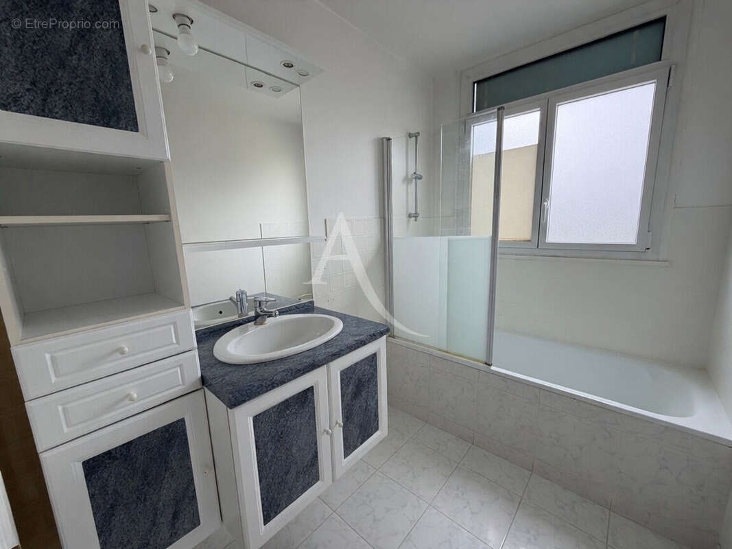 Appartement à VAUJOURS