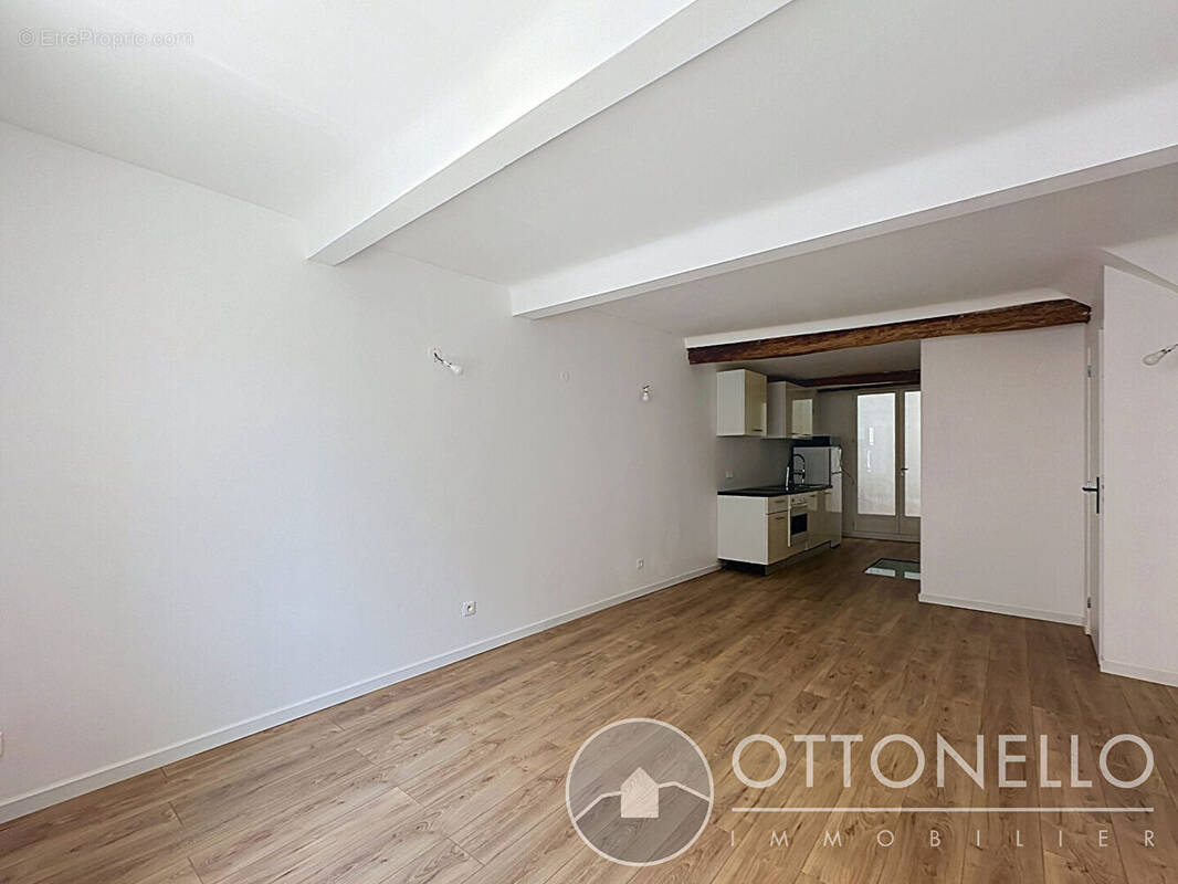 Appartement à ROQUEBRUNE-SUR-ARGENS