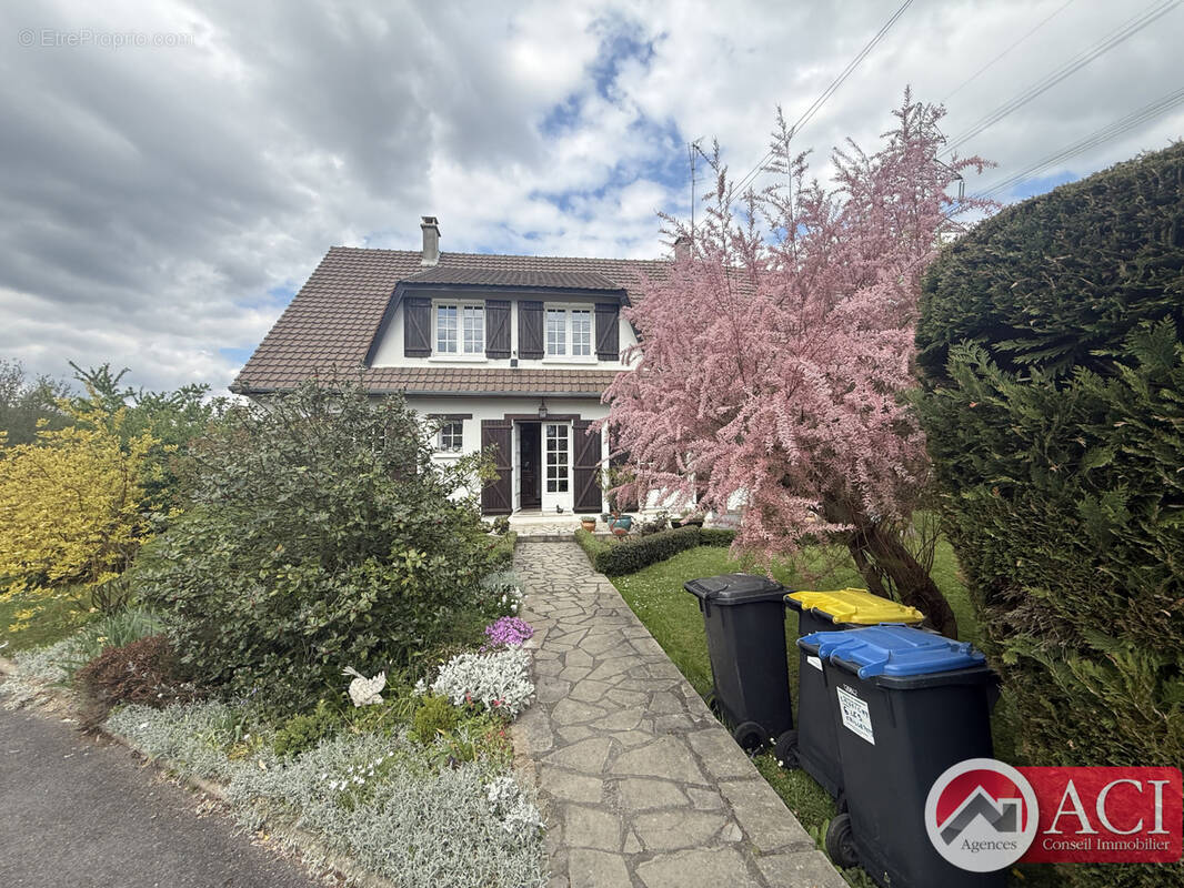 Maison à SAINTE-GENEVIEVE