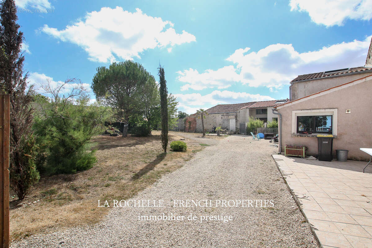 Terrain à LE GUE-D'ALLERE