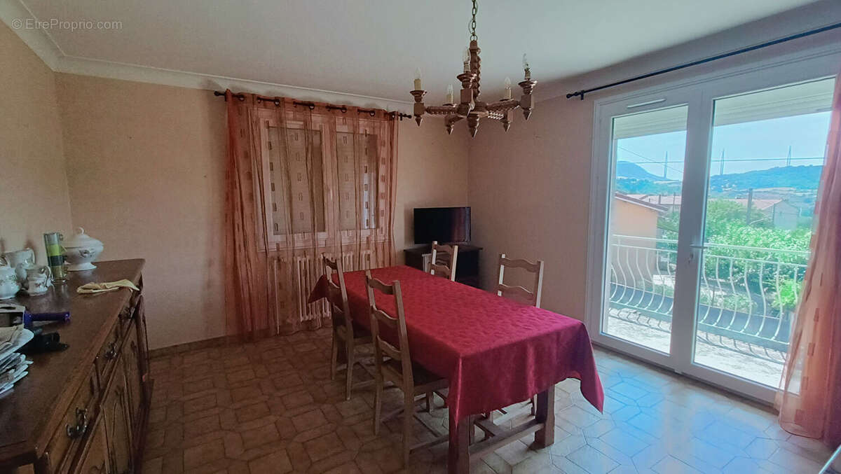Pavillon type 5sur 393M2 a creissels - photo 9