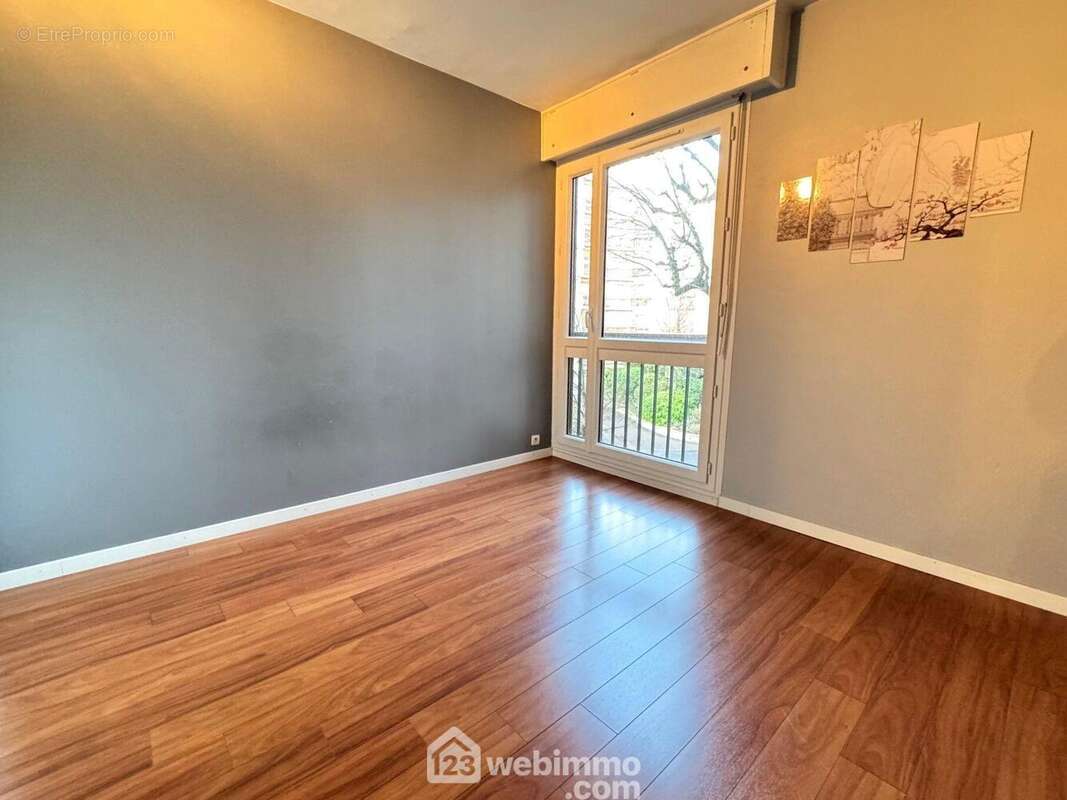 ...puis la deuxième... - Appartement à RIS-ORANGIS