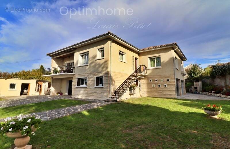 Maison à BARBEZIEUX-SAINT-HILAIRE