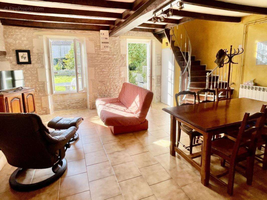 Maison à BERNAY-SAINT-MARTIN