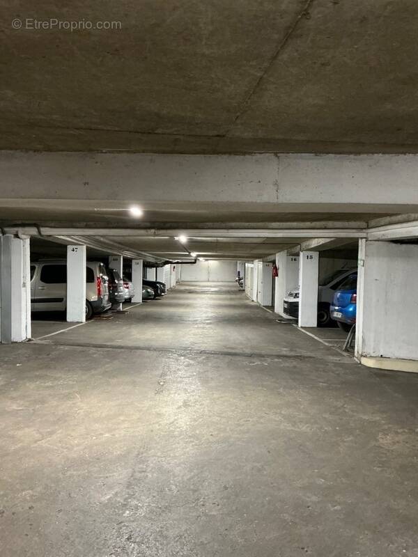 Parking à PARIS-19E