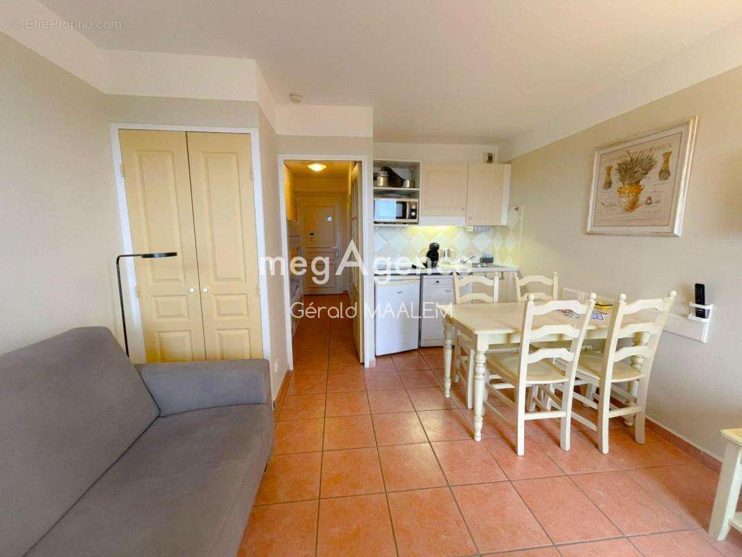 Appartement à ROQUEBRUNE-SUR-ARGENS