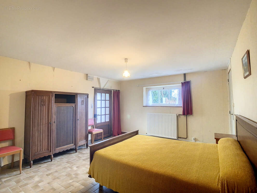 Maison à LES MOITIERS-D'ALLONNE