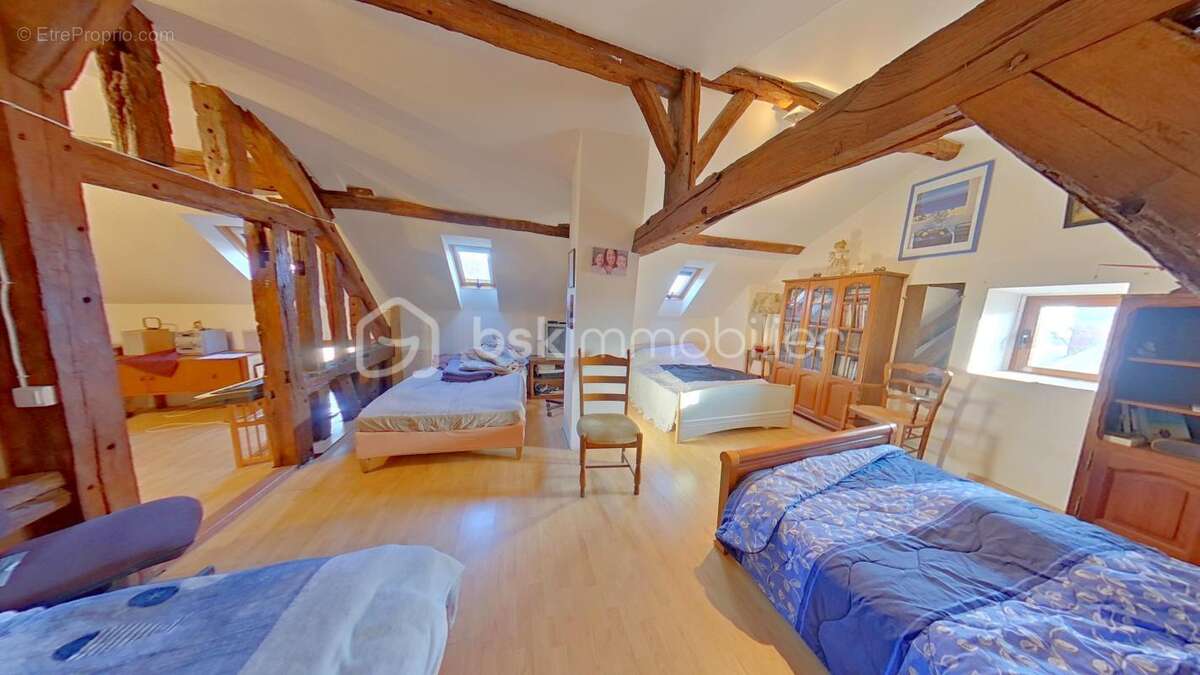 Corps de ferme de 179 m² avec une grande de grange  150 m² sur 1624 m² de terrain - photo 15