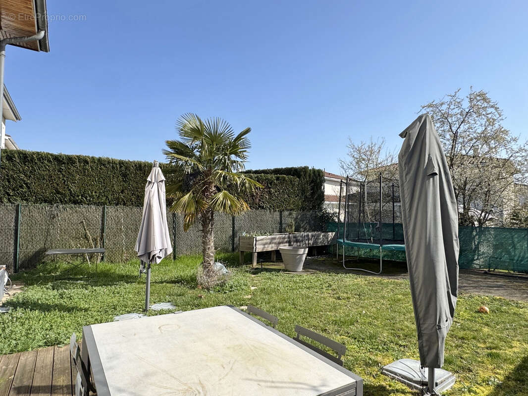 Appartement à GREZIEU-LA-VARENNE