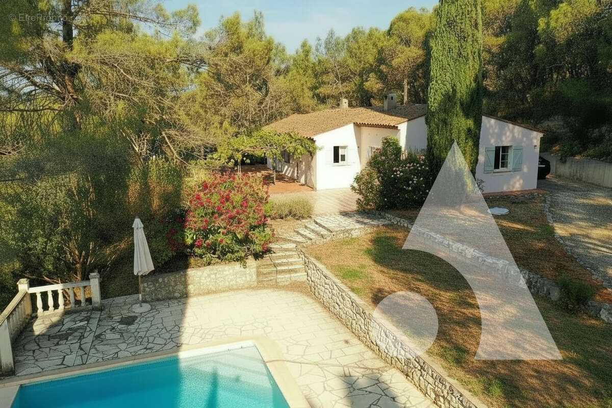 Maison provençale de plain-pied  135 m² avec piscine, double garage et fort potentiel ? Salernes - photo 3