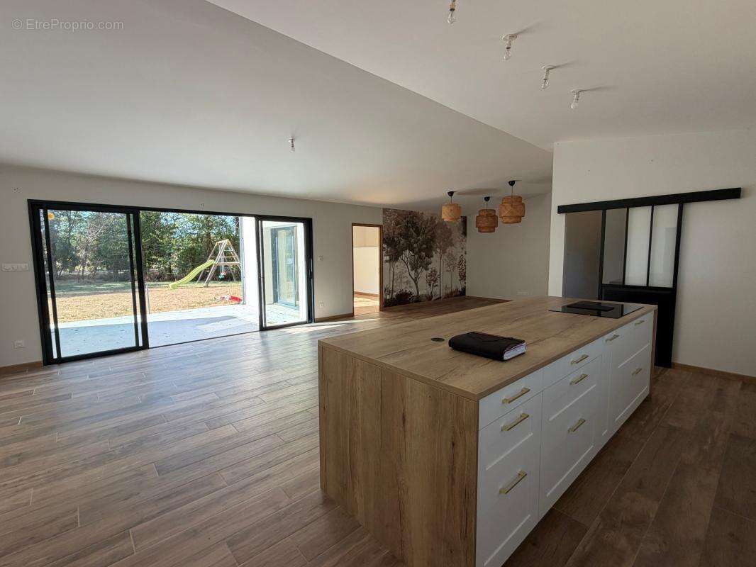 Aizenay (85)- calme absolu - villa contemporaine 2024 grand confort 4 chambres avec garage sur 783 m² - photo 4