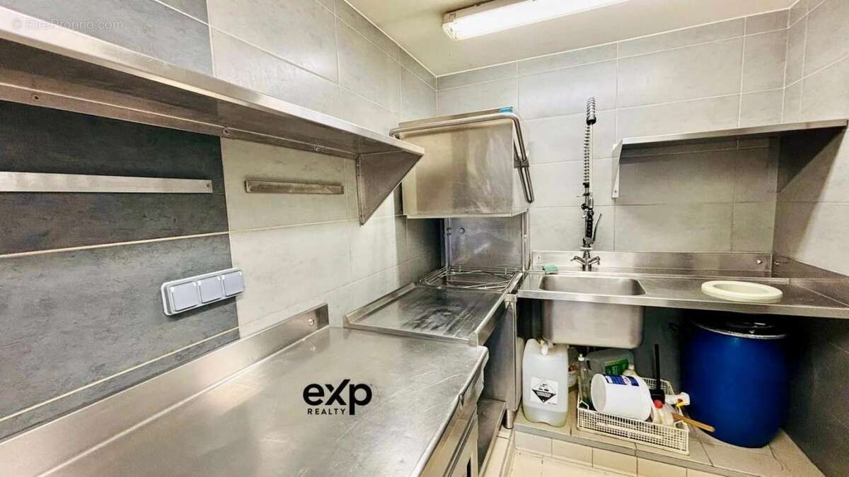 Commerce à LES ALLUES