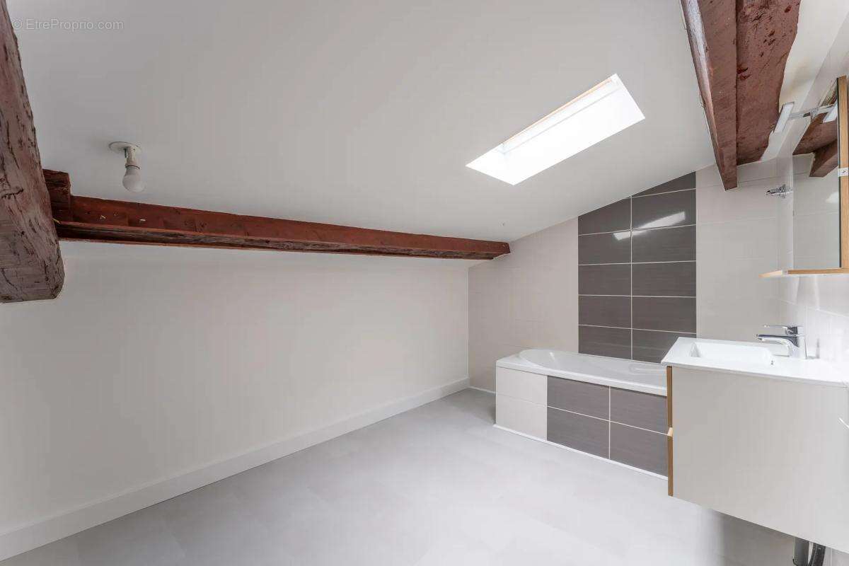 Maison à AMBARES-ET-LAGRAVE