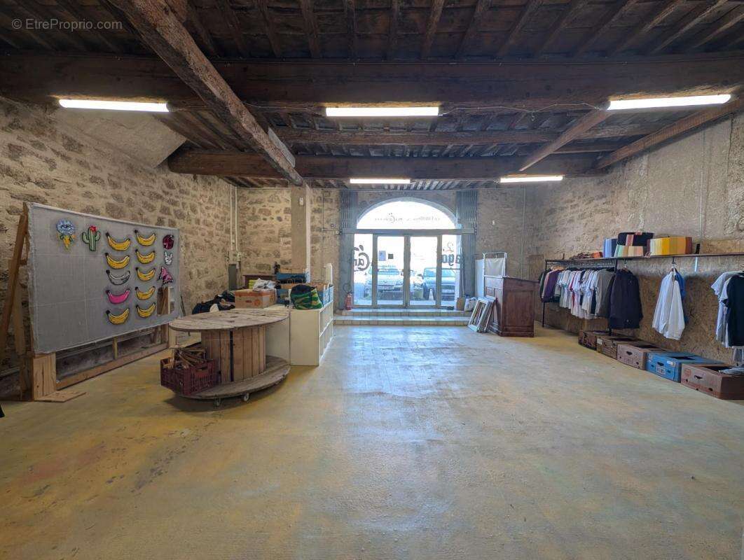 Commerce à PEZENAS