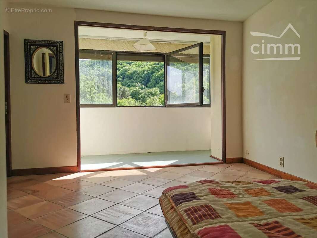 Mas sur 4hec avec rivière, jardin, piscine et dépendance à rénover - photo 9