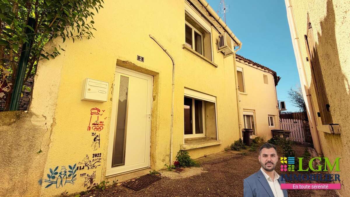 Maison à VESTRIC-ET-CANDIAC