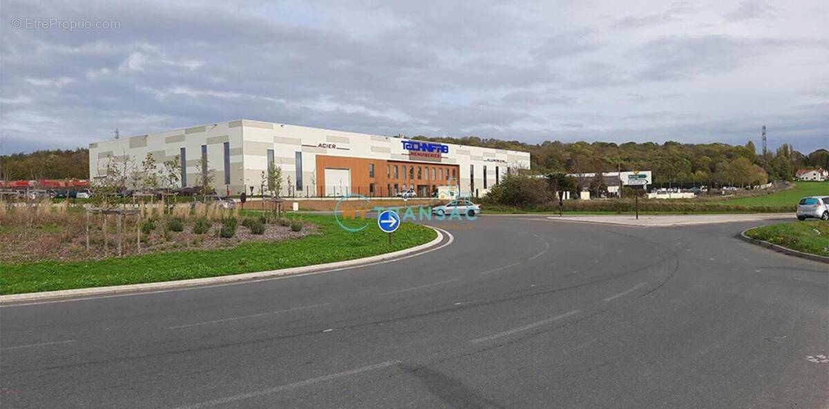 Commerce à VARENNES-JARCY