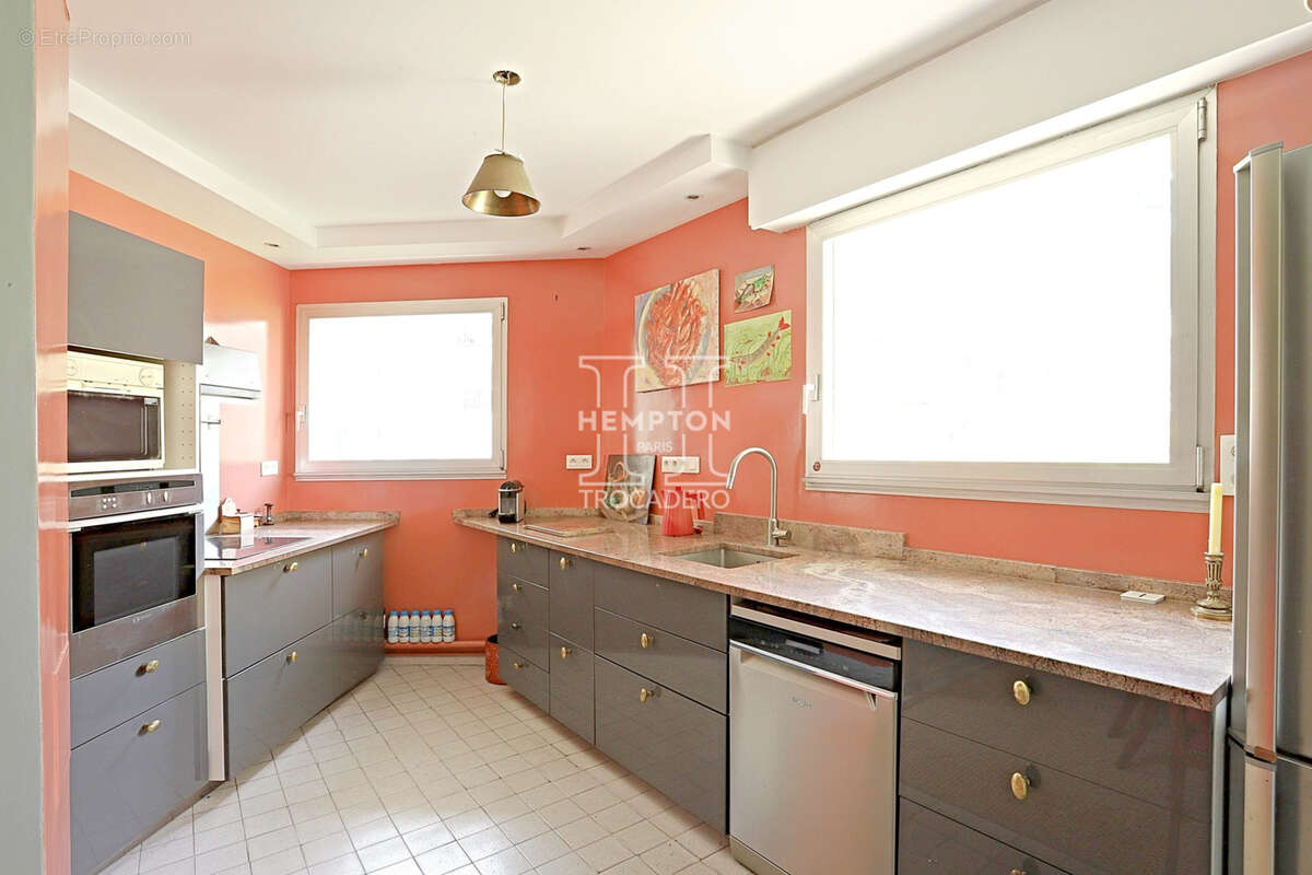 Appartement à PARIS-16E