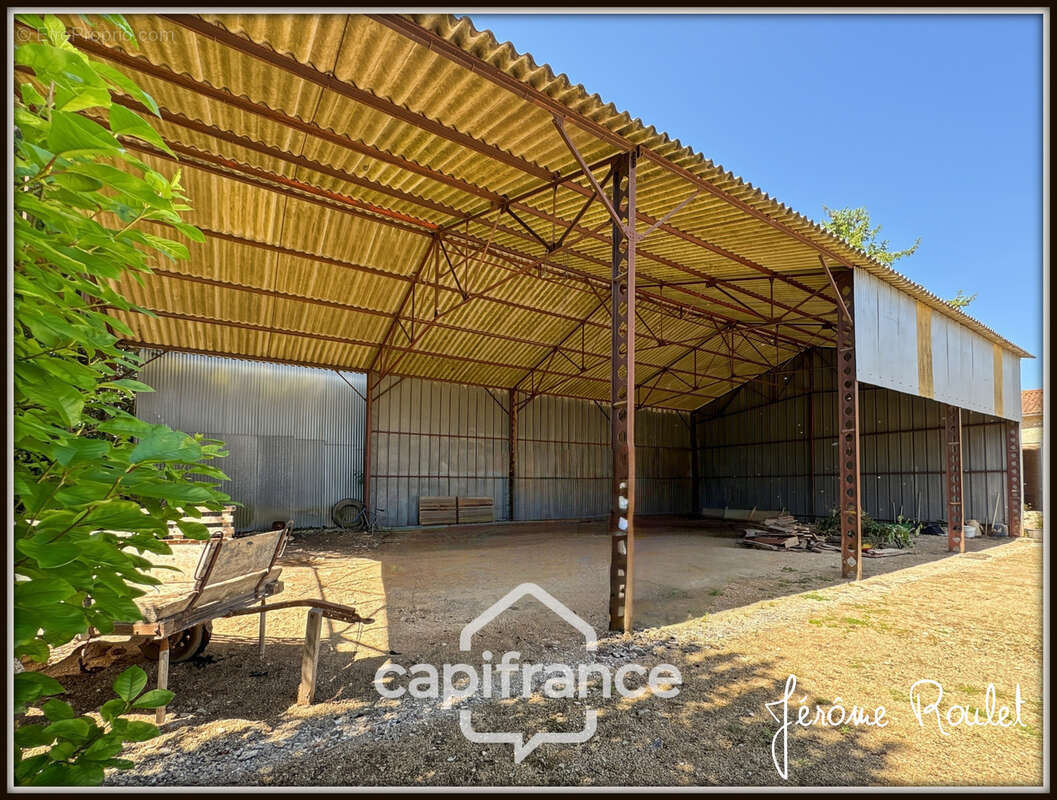 Maison en pierre à vendre Champigny-En-Rochereau (86), 6 pièces, 4 chambres, terrain 1 900 m² avec dépendances - photo 25