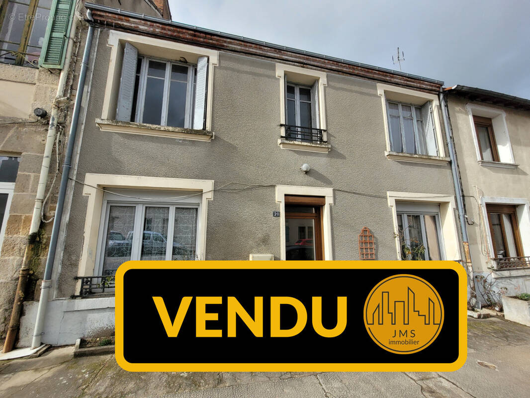 Maison à LE MONTET