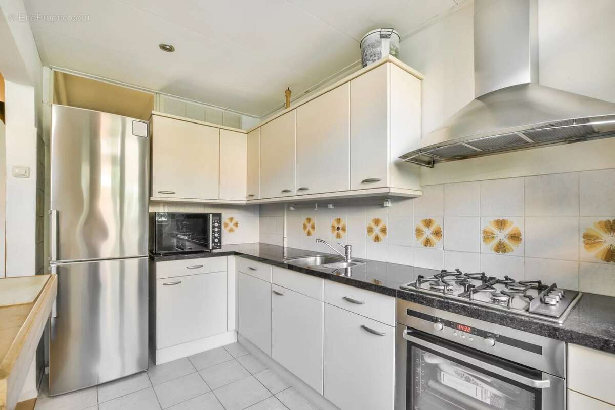 Appartement à NEUILLY-SUR-SEINE