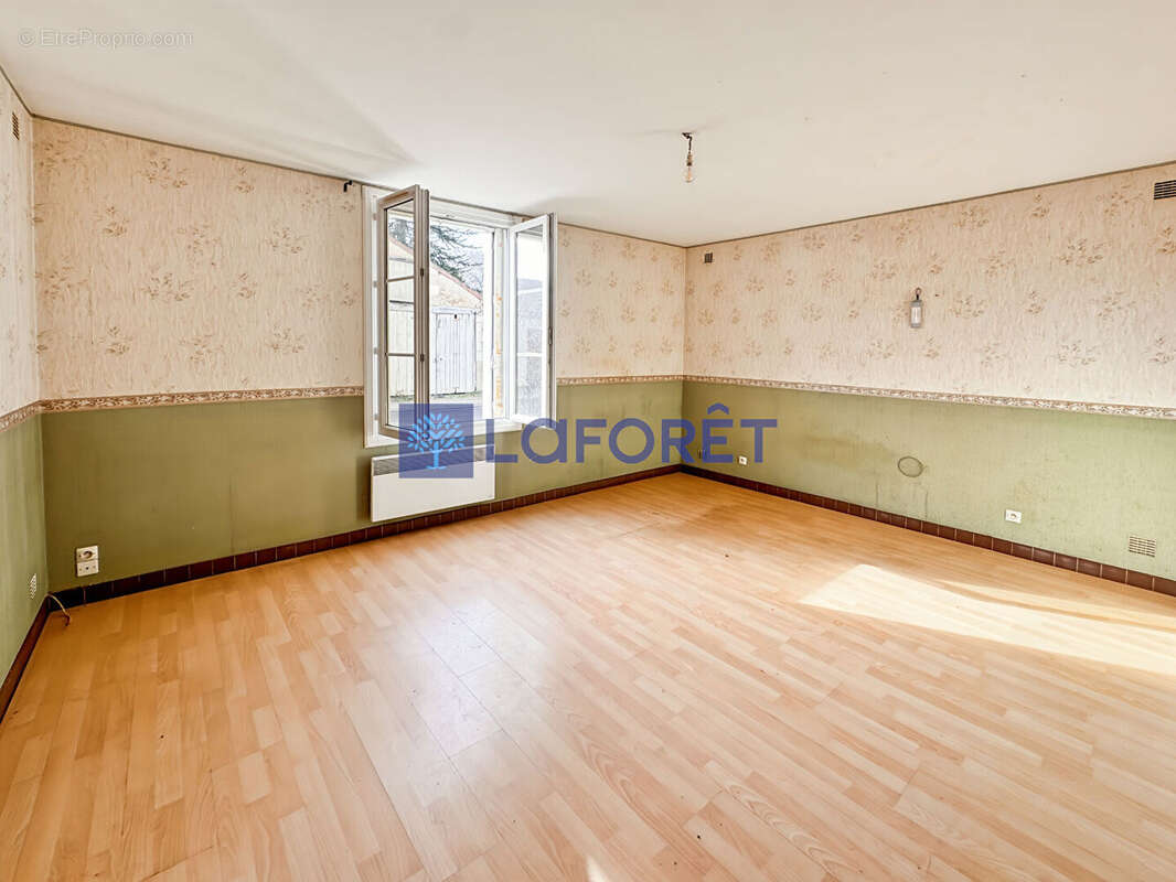 Maison à VILLAINES-LES-ROCHERS