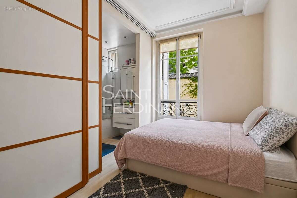 Appartement à NEUILLY-SUR-SEINE